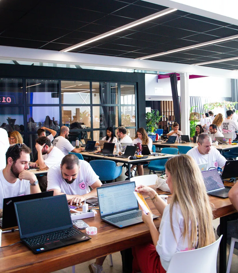 A equipa da Sesame HR a trabalhar durante um build day